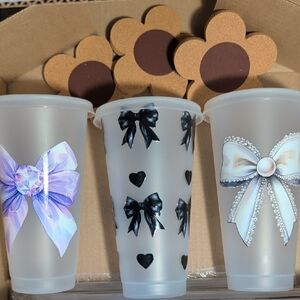Elegant Bow Design Party Cups